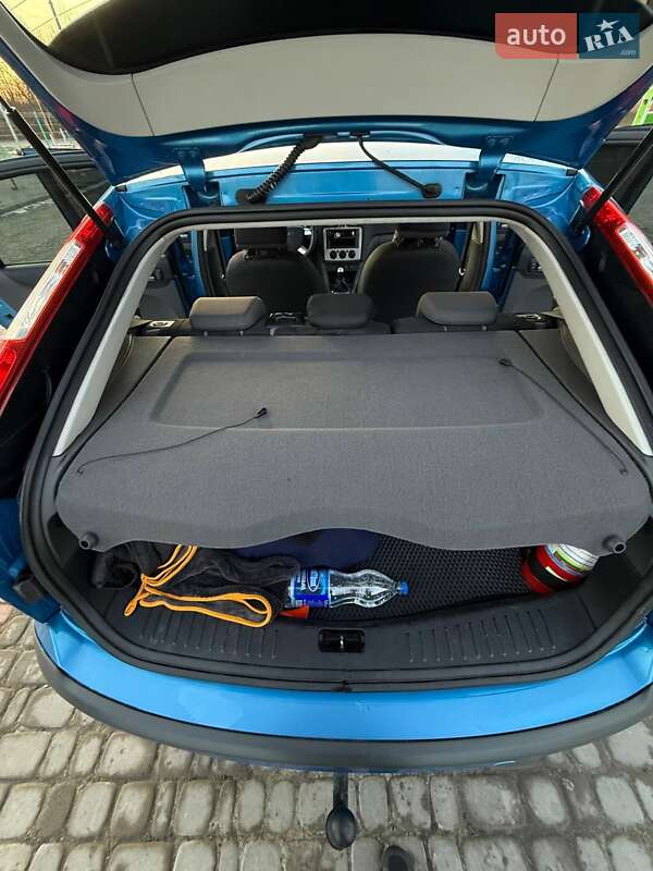 Хетчбек Ford Focus 2006 в Чернівцях фото 7 Хетчбек Ford Focus 2006 в Чернівцях