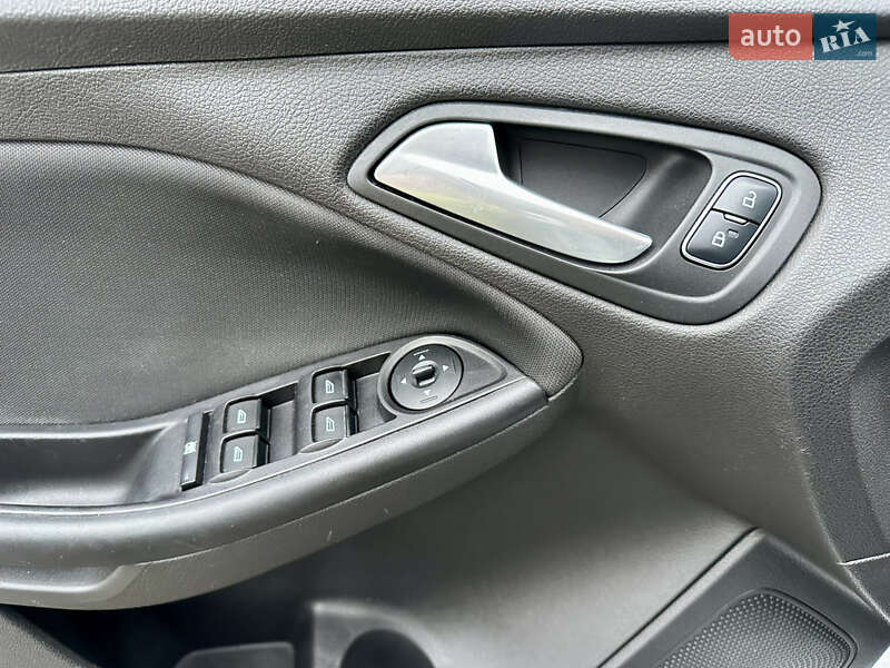 Седан Ford Focus 2017 в Киеве