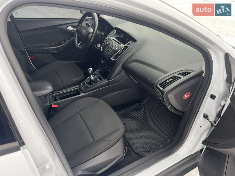 Хэтчбек Ford Focus 2015 в Киеве