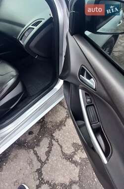Седан Ford Focus 2012 в Градижске