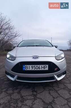 Седан Ford Focus 2012 в Градижске