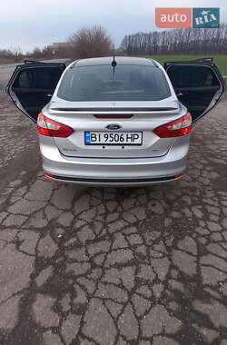 Седан Ford Focus 2012 в Градижске