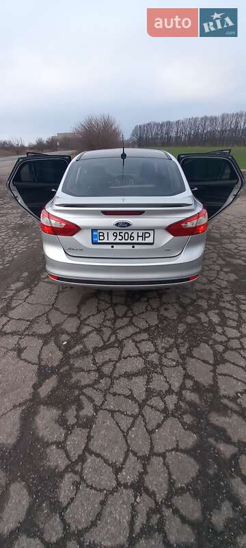 Седан Ford Focus 2012 в Градижске