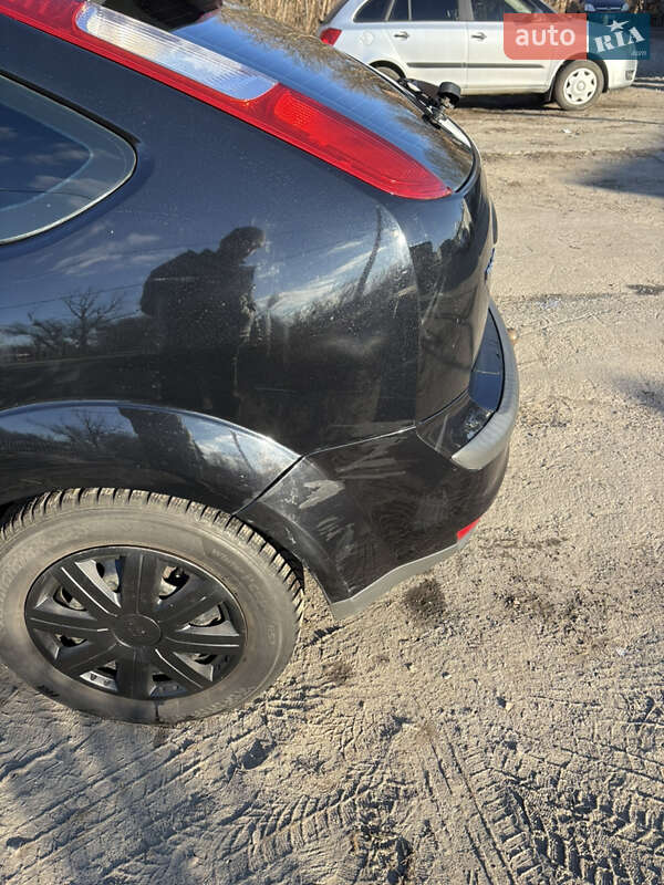 Хэтчбек Ford Focus 2005 в Киеве