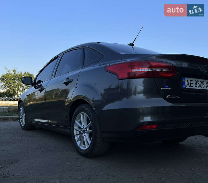 Седан Ford Focus 2015 в Першотравенске