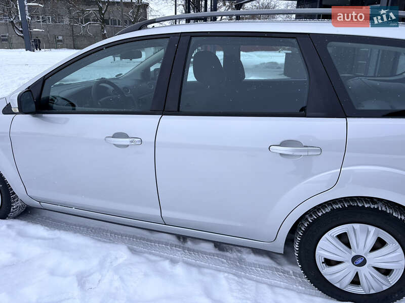 Универсал Ford Focus 2008 в Нововолынске