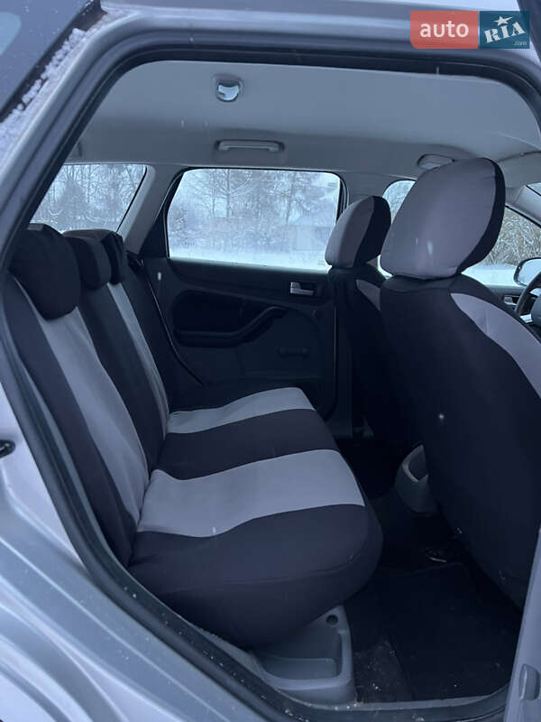 Універсал Ford Focus 2010 в Звягелі