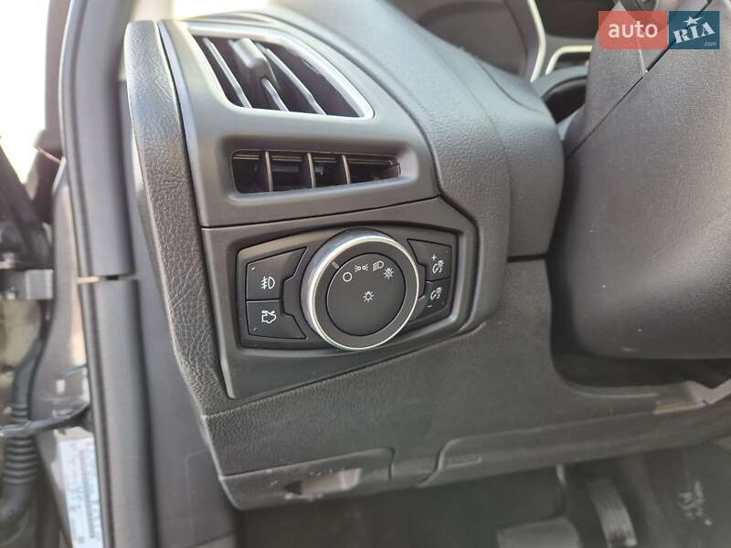 Хэтчбек Ford Focus 2015 в Киеве