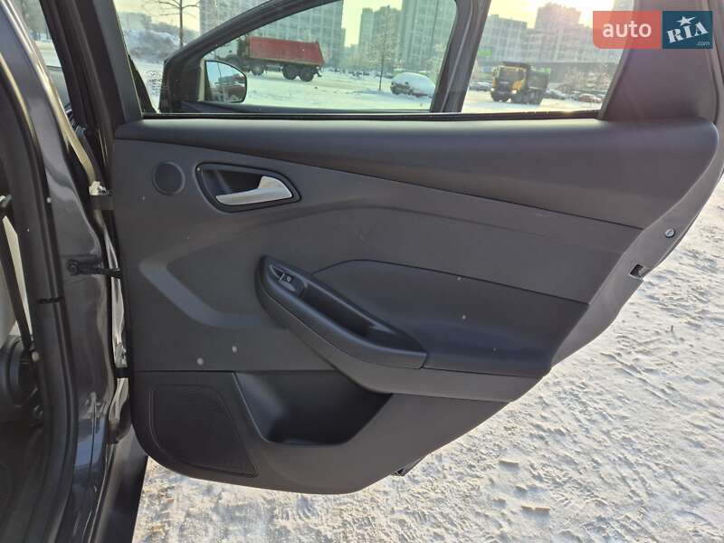 Хэтчбек Ford Focus 2015 в Киеве