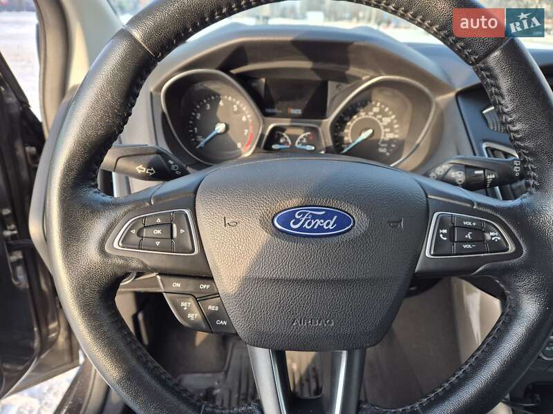 Хэтчбек Ford Focus 2015 в Киеве