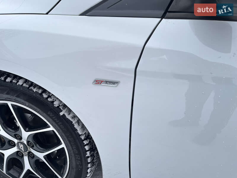 Седан Ford Focus 2016 в Києві