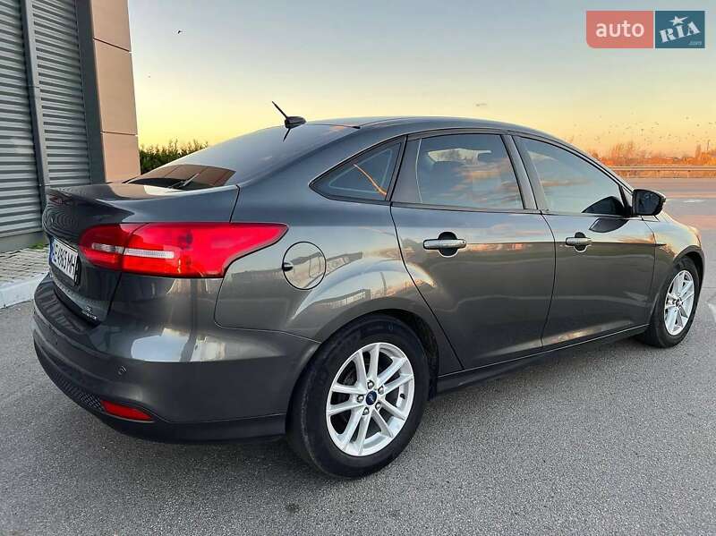 Хетчбек Ford Focus 2015 в Дніпрі
