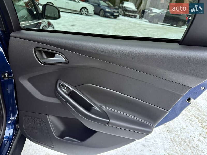 Хэтчбек Ford Focus 2012 в Ровно