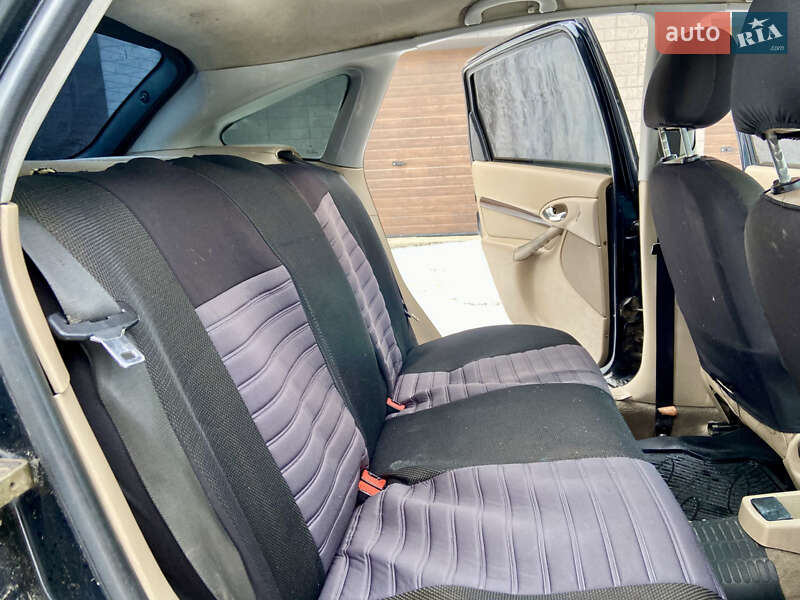 Хетчбек Ford Focus 2000 в Івано-Франківську