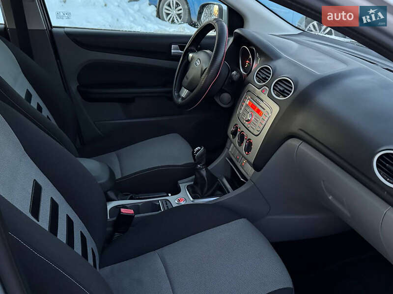 Хетчбек Ford Focus 2010 в Дрогобичі