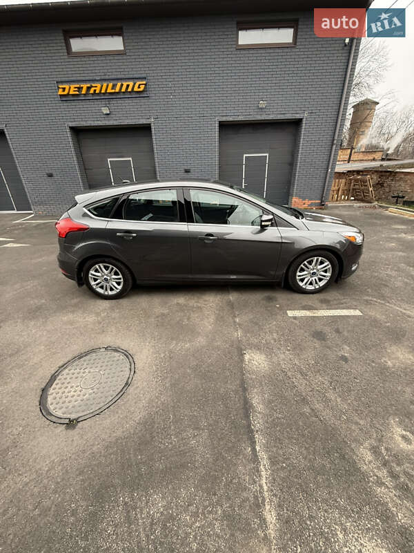 Хэтчбек Ford Focus 2016 в Вишневом