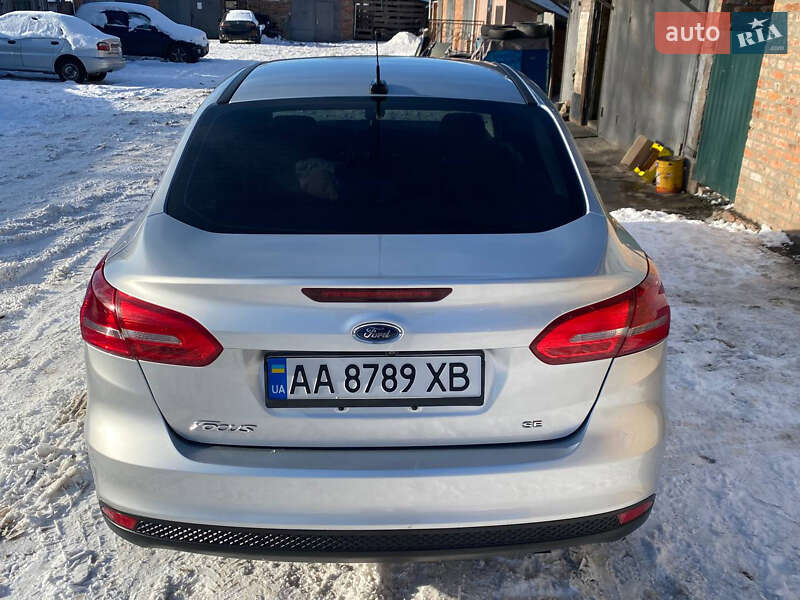 Седан Ford Focus 2015 в Ромнах