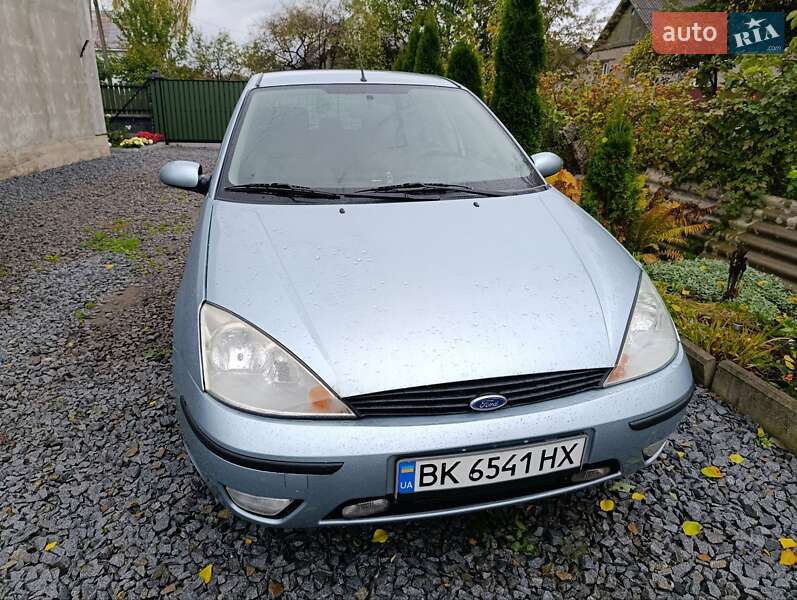 Хэтчбек Ford Focus 2003 в Корце