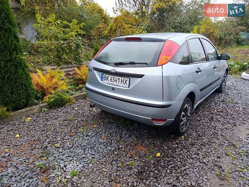 Хэтчбек Ford Focus 2003 в Корце