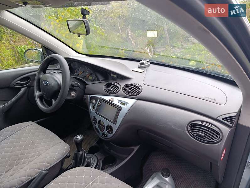 Хэтчбек Ford Focus 2003 в Корце