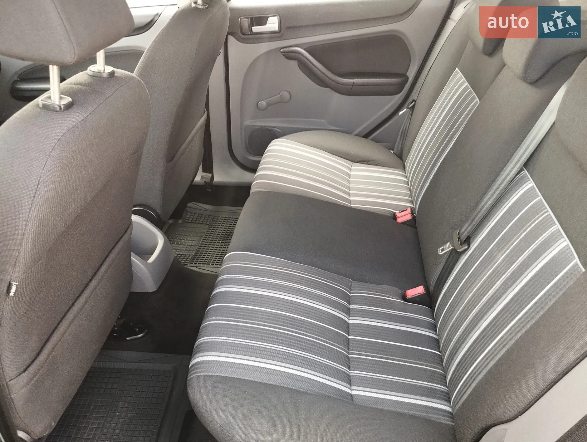 2010 Ford Focus - мініатюра 16