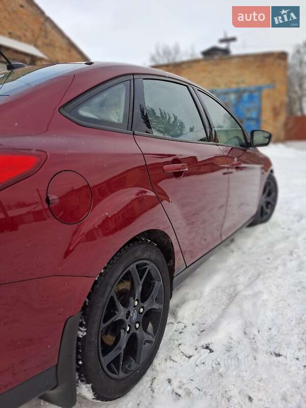 Седан Ford Focus 2013 в Ромнах