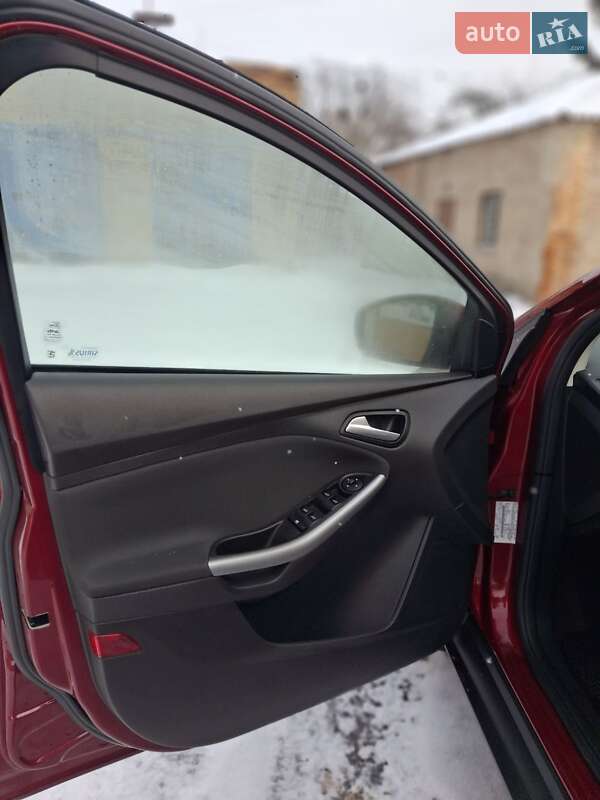 Седан Ford Focus 2013 в Ромнах