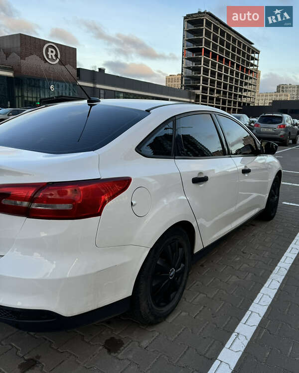 Седан Ford Focus 2015 в Киеве фото 6 Седан Ford Focus 2015 в Киеве