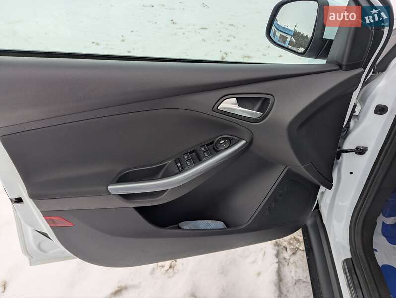 Хетчбек Ford Focus 2011 в Радивиліві фото 17 Хетчбек Ford Focus 2011 в Радивиліві