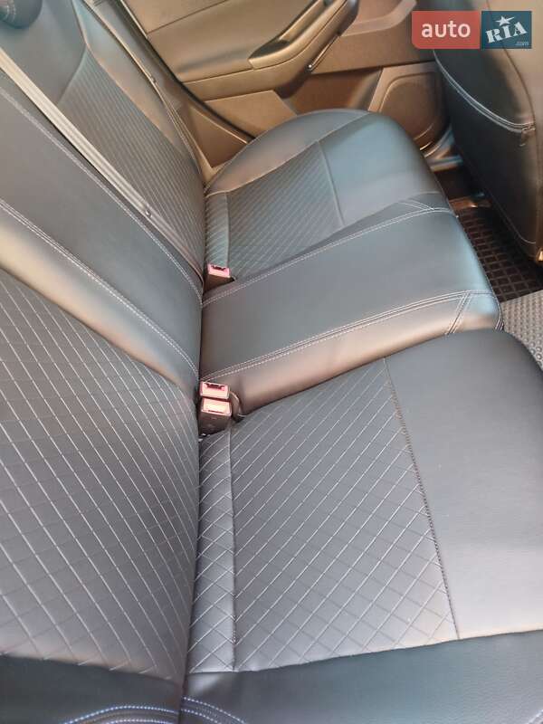 Седан Ford Focus 2013 в Синельниковому