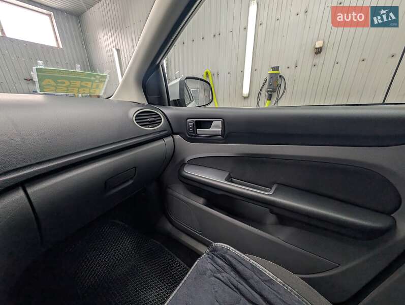 Хетчбек Ford Focus 2010 в Каневі