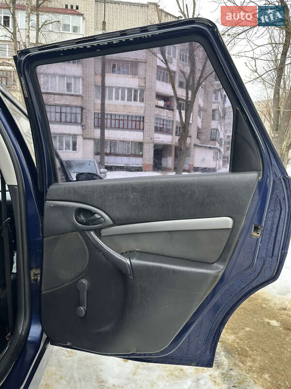 Универсал Ford Focus 1999 в Новояворовске