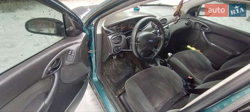 Хэтчбек Ford Focus 2000 в Самборе