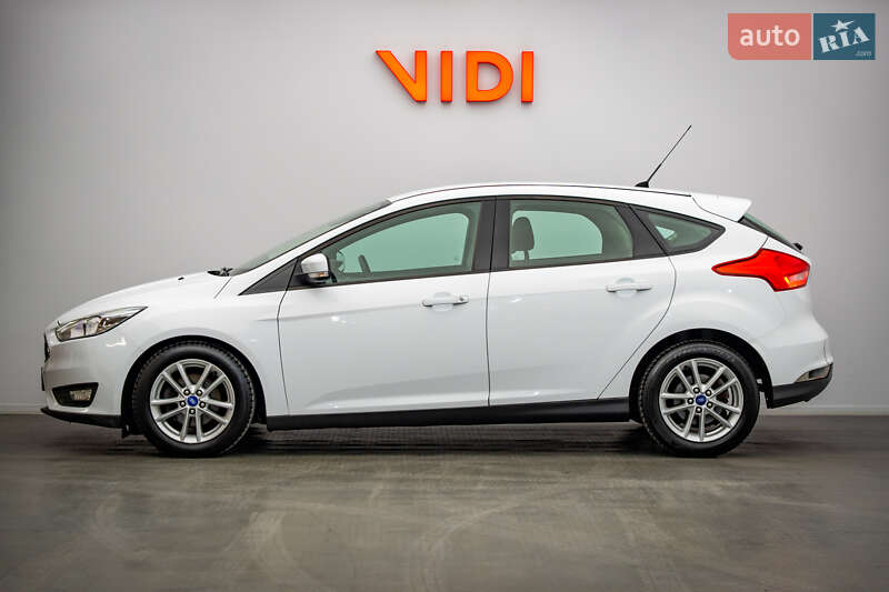 Хэтчбек Ford Focus 2015 в Киеве