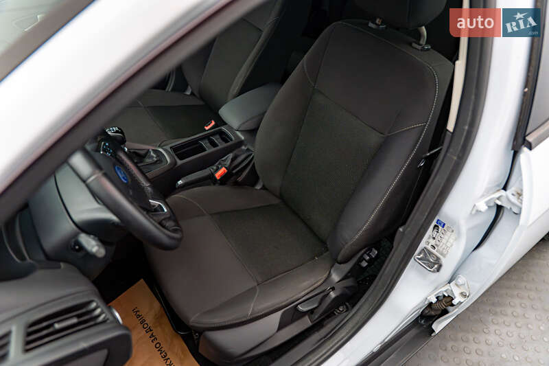 Хэтчбек Ford Focus 2015 в Киеве