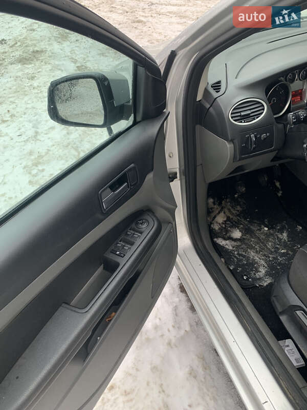 Универсал Ford Focus 2009 в Ромнах