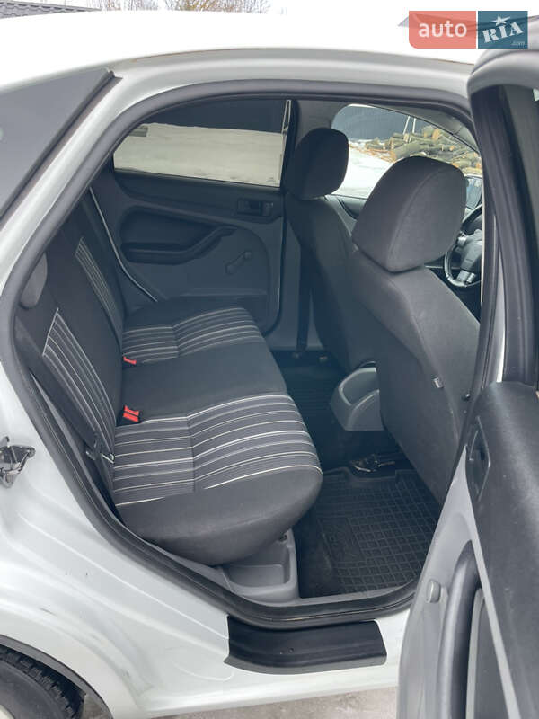 Хетчбек Ford Focus 2008 в Бару фото 28 Хетчбек Ford Focus 2008 в Бару