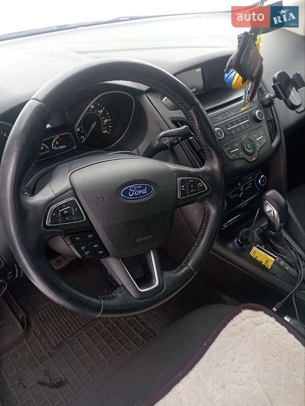 Седан Ford Focus 2016 в Киеве фото 8 Седан Ford Focus 2016 в Киеве