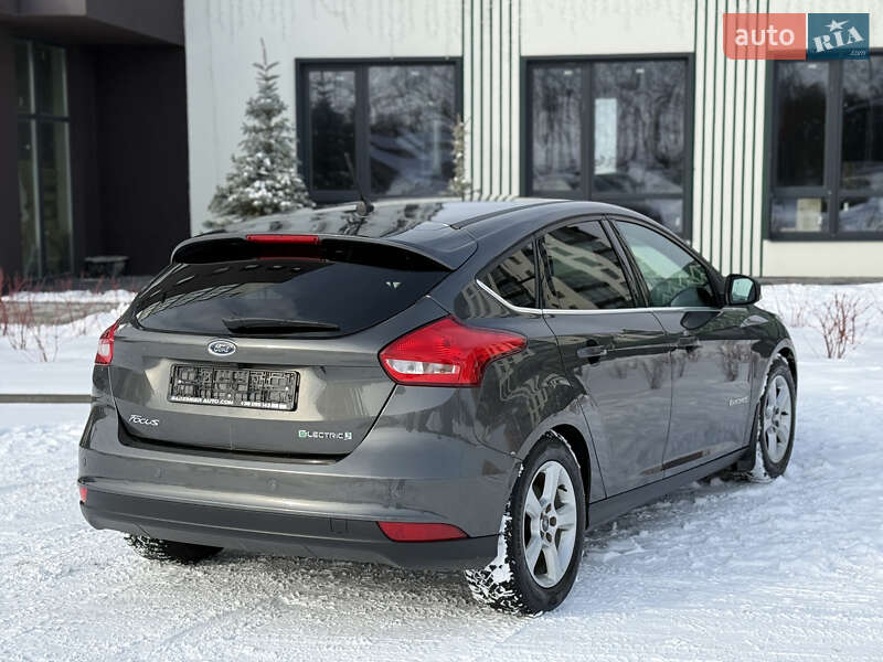 Хэтчбек Ford Focus 2017 в Городке