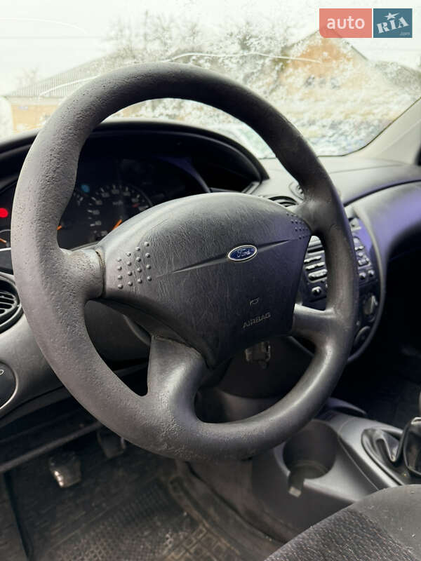 Хетчбек Ford Focus 2000 в Лубнах