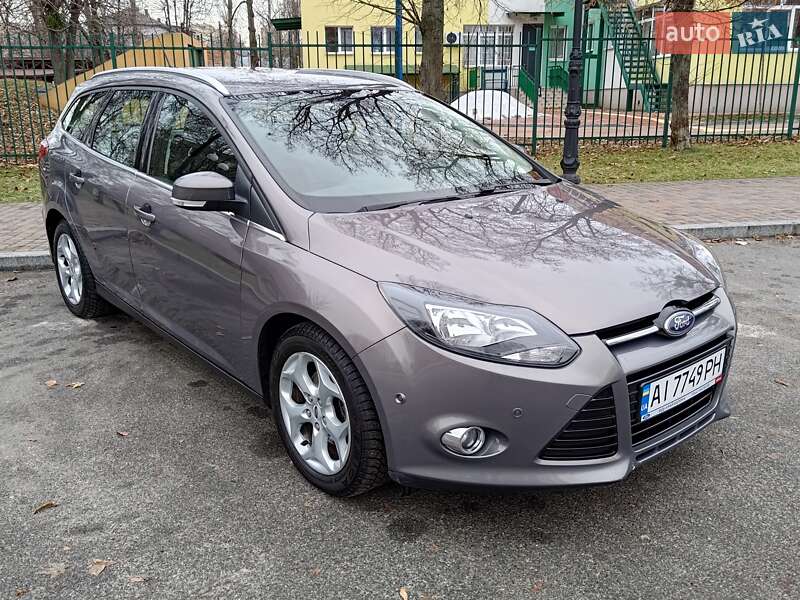 Универсал Ford Focus 2013 в Вишневом фото Универсал Ford Focus 2013 в Вишневом