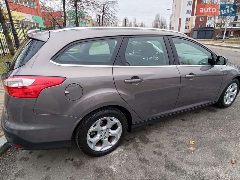 Универсал Ford Focus 2013 в Вишневом фото 5 Универсал Ford Focus 2013 в Вишневом