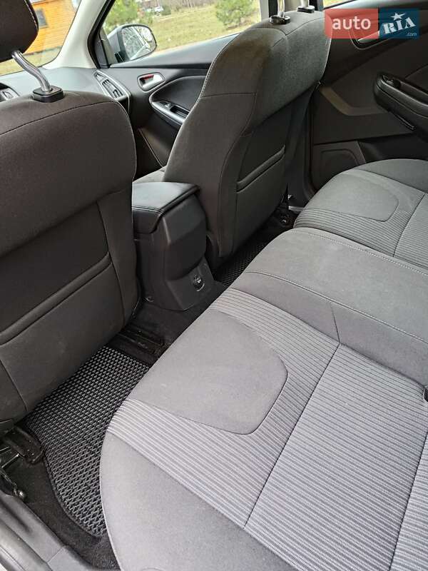 Универсал Ford Focus 2013 в Вишневом фото 22 Универсал Ford Focus 2013 в Вишневом
