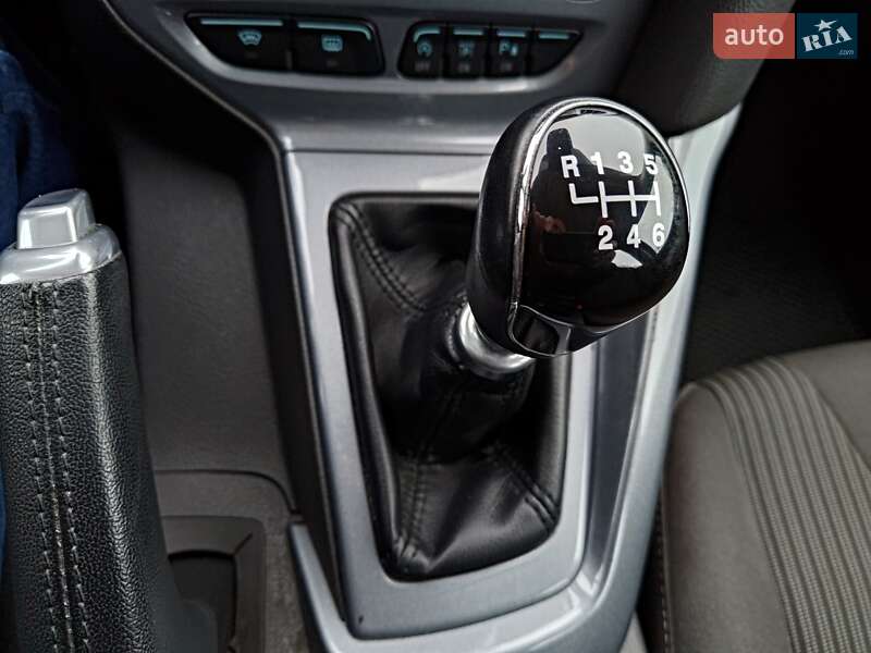 Универсал Ford Focus 2013 в Вишневом фото 24 Универсал Ford Focus 2013 в Вишневом