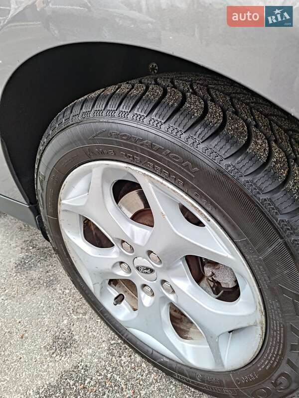 Универсал Ford Focus 2013 в Вишневом фото 32 Универсал Ford Focus 2013 в Вишневом