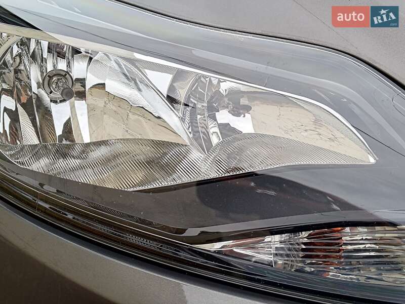 Универсал Ford Focus 2013 в Вишневом фото 33 Универсал Ford Focus 2013 в Вишневом