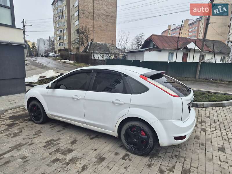 Хэтчбек Ford Focus 2010 в Ивано-Франковске