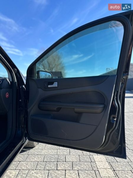 Хетчбек Ford Focus 2006 в Самборі