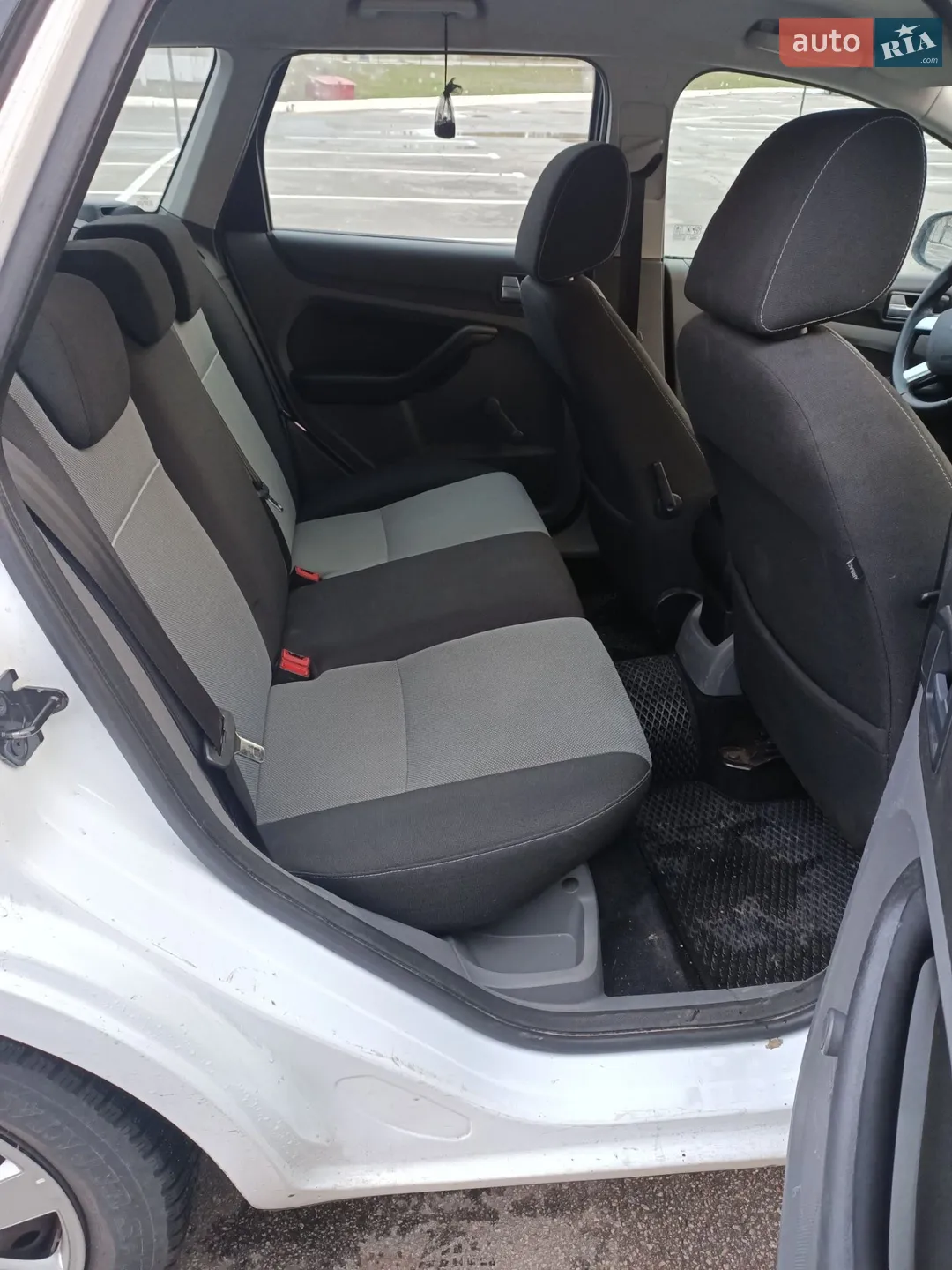 2010 Ford Focus - мініатюра 13