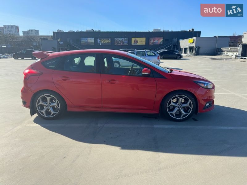 Хетчбек Ford Focus 2016 в Києві